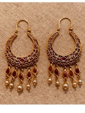 The Museum Company | Earrings | Enamel & Pearl